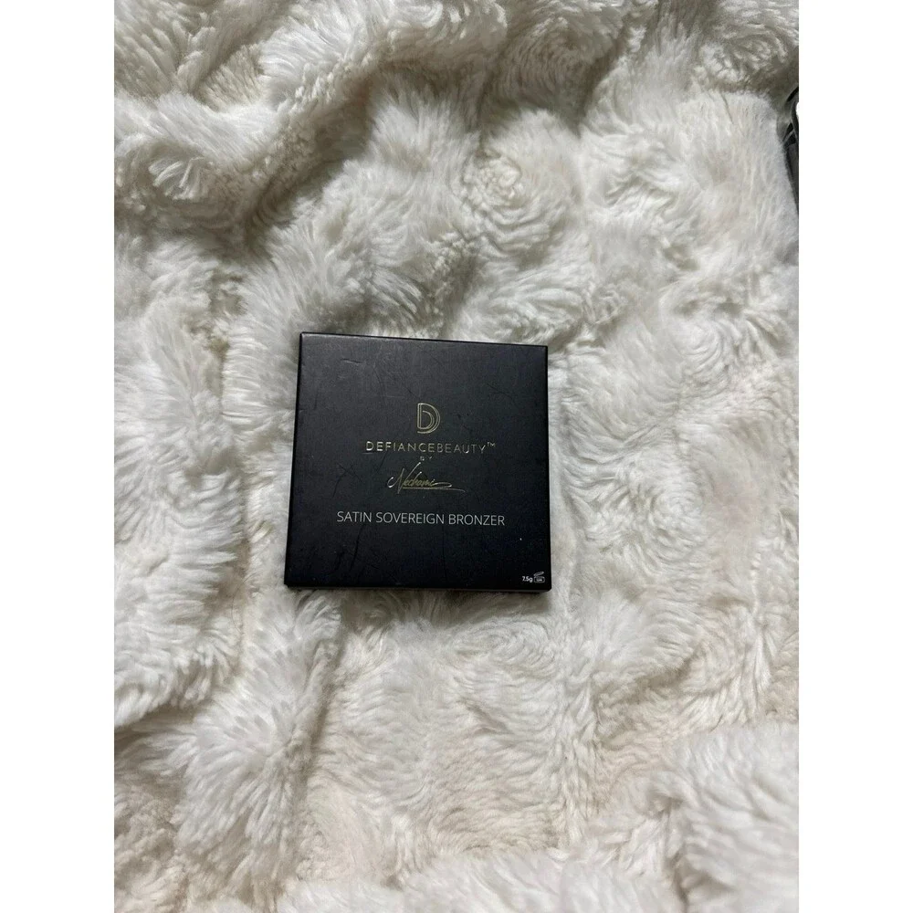 Satin Sovereign Bronzer in Goddess Glow